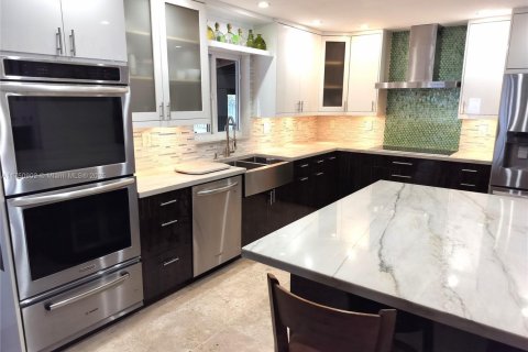 House in Cooper City, Florida 4 bedrooms, 209.87 sq.m. № 1730286 - photo 16