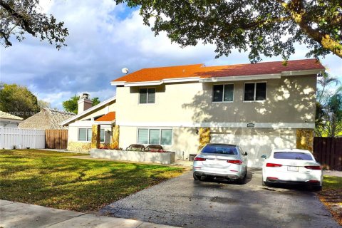 House in Cooper City, Florida 4 bedrooms, 209.87 sq.m. № 1730286 - photo 1