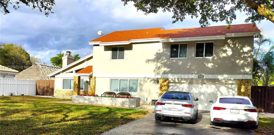 House in Cooper City, Florida 4 bedrooms, 209.87 sq.m. № 1730286