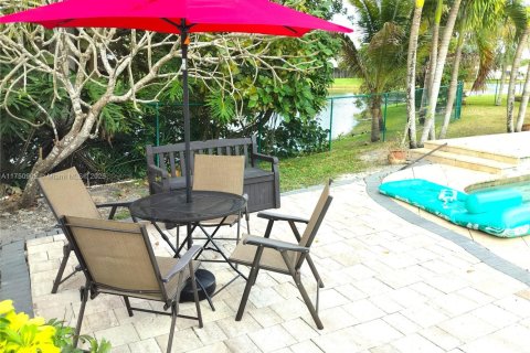 House in Cooper City, Florida 4 bedrooms, 209.87 sq.m. № 1730286 - photo 25