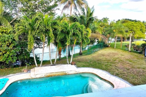 House in Cooper City, Florida 4 bedrooms, 209.87 sq.m. № 1730286 - photo 28