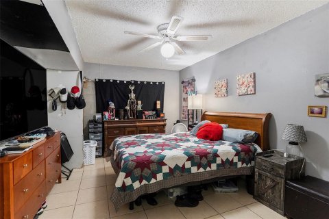 House in Brandon, Florida 3 bedrooms, 150.04 sq.m. № 1744951 - photo 23