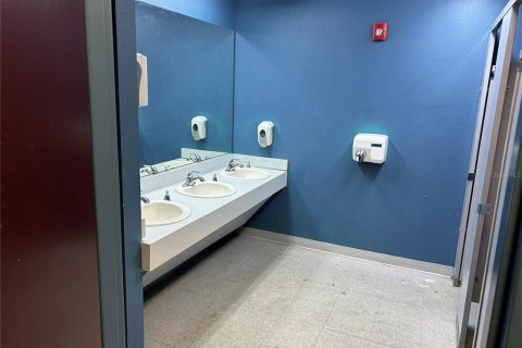Immobilier commercial à louer à Ocala, Floride: 2234.3 m2 № 1034250 - photo 8