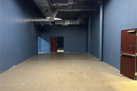 Immobilier commercial à louer à Ocala, Floride: 2234.3 m2 № 1034250 - photo 9