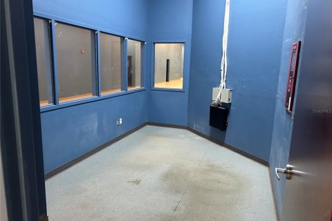 Immobilier commercial à louer à Ocala, Floride: 2234.3 m2 № 1034250 - photo 4