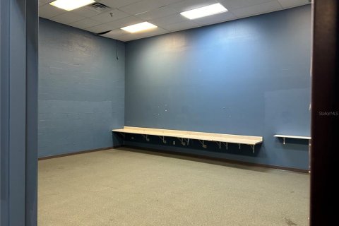 Immobilier commercial à louer à Ocala, Floride: 2234.3 m2 № 1034250 - photo 6