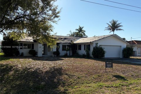 Terrain à Cape Coral, Floride № 2049060