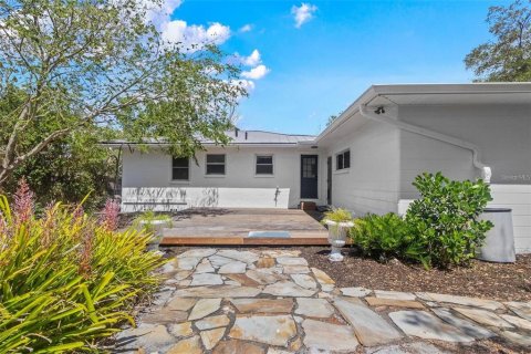 House in Tampa, Florida 3 bedrooms, 144.18 sq.m. № 2280107 - photo 14