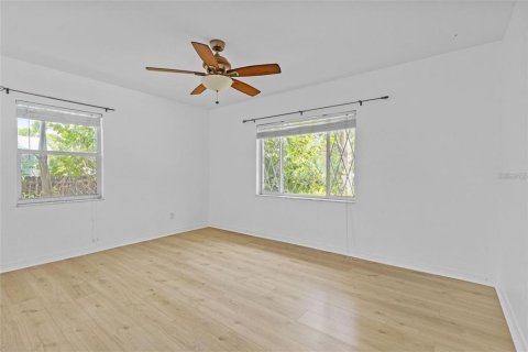 House in Tampa, Florida 3 bedrooms, 144.18 sq.m. № 2280107 - photo 10