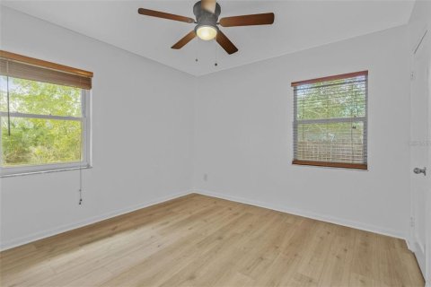 House in Tampa, Florida 3 bedrooms, 144.18 sq.m. № 2280107 - photo 12