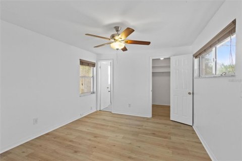 House in Tampa, Florida 3 bedrooms, 144.18 sq.m. № 2280107 - photo 11