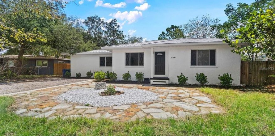 House in Tampa, Florida 3 bedrooms, 144.18 sq.m. № 2280107