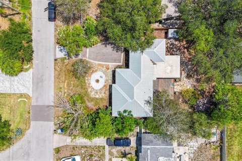 House in Tampa, Florida 3 bedrooms, 144.18 sq.m. № 2280107 - photo 15