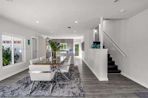House in Miami Shores, Florida 3 bedrooms, 193.7 sq.m. № 1478879 - photo 11