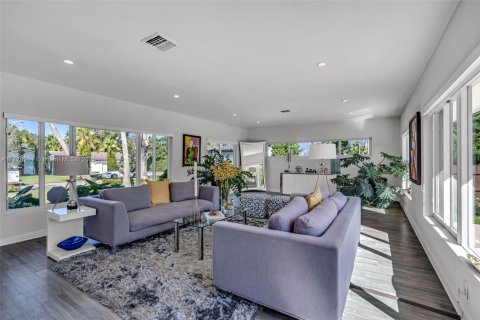 House in Miami Shores, Florida 3 bedrooms, 193.7 sq.m. № 1478879 - photo 7