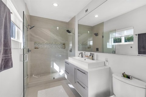 House in Miami Shores, Florida 3 bedrooms, 193.7 sq.m. № 1478879 - photo 20