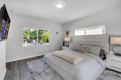 House in Miami Shores, Florida 3 bedrooms, 193.7 sq.m. № 1478879 - photo 19