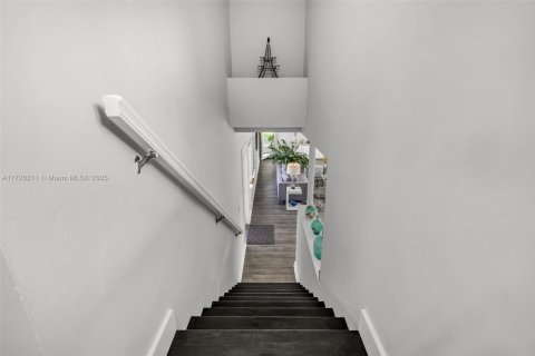 House in Miami Shores, Florida 3 bedrooms, 193.7 sq.m. № 1478879 - photo 22