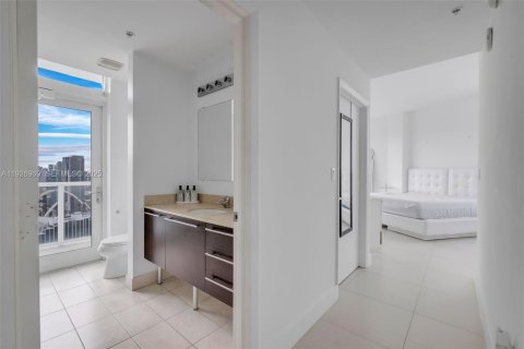Condo in Miami, Florida, 3 bedrooms  № 1988192 - photo 15