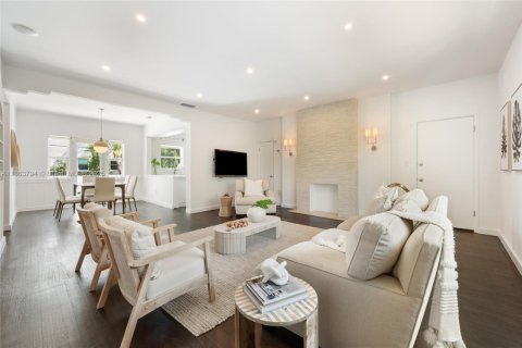 Copropriété à vendre à Miami Beach, Floride: 3 chambres, 126.63 m2 № 1957519 - photo 2