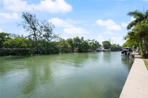 Copropriété à vendre à Miami Beach, Floride: 3 chambres, 126.63 m2 № 1957519 - photo 25