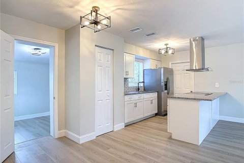 House in Deltona, Florida 4 bedrooms, 87.61 sq.m. № 1837942 - photo 23