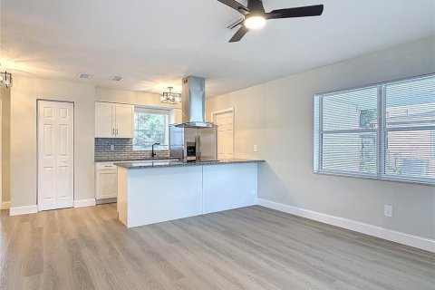 House in Deltona, Florida 4 bedrooms, 87.61 sq.m. № 1837942 - photo 12