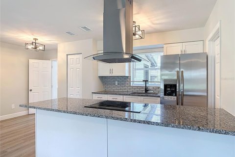 House in Deltona, Florida 4 bedrooms, 87.61 sq.m. № 1837942 - photo 14