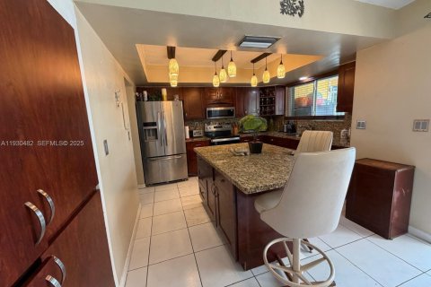 House in Miramar, Florida 5 bedrooms, 163.04 sq.m. № 2062050 - photo 9