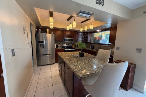 House in Miramar, Florida 5 bedrooms, 163.04 sq.m. № 2062050 - photo 11