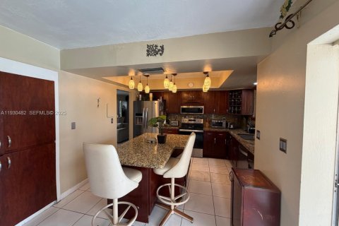 House in Miramar, Florida 5 bedrooms, 163.04 sq.m. № 2062050 - photo 15