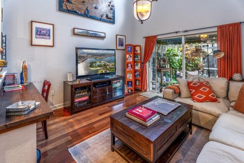 House in Doral, Florida 3 bedrooms, 213.95 sq.m. № 1944463 - photo 18