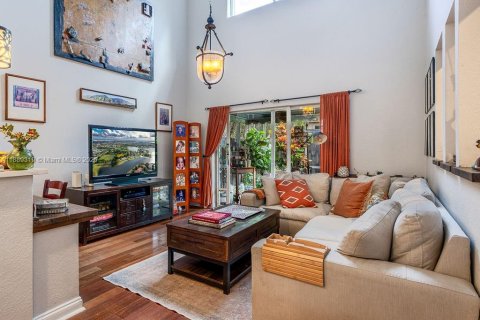 House in Doral, Florida 3 bedrooms, 213.95 sq.m. № 1944463 - photo 13