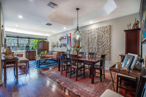 House in Doral, Florida 3 bedrooms, 213.95 sq.m. № 1944463 - photo 5