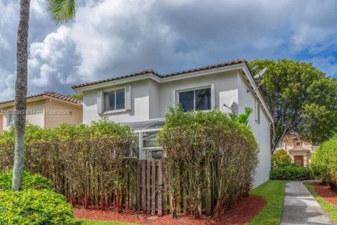 House in Doral, Florida 3 bedrooms, 213.95 sq.m. № 1944463 - photo 3