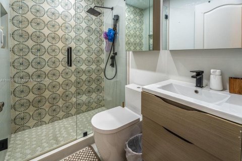 House in Doral, Florida 3 bedrooms, 213.95 sq.m. № 1944463 - photo 26