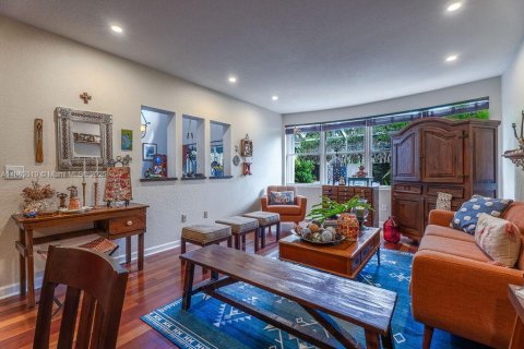 House in Doral, Florida 3 bedrooms, 213.95 sq.m. № 1944463 - photo 7