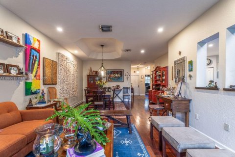 House in Doral, Florida 3 bedrooms, 213.95 sq.m. № 1944463 - photo 11