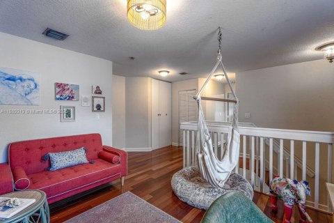 House in Doral, Florida 3 bedrooms, 213.95 sq.m. № 1944463 - photo 23