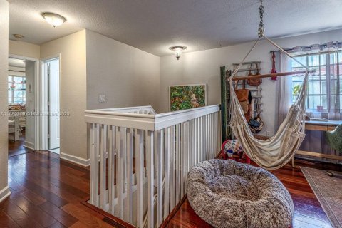 House in Doral, Florida 3 bedrooms, 213.95 sq.m. № 1944463 - photo 27