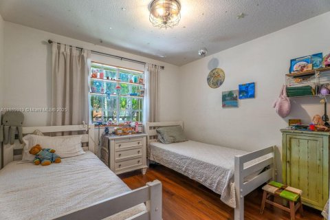 House in Doral, Florida 3 bedrooms, 213.95 sq.m. № 1944463 - photo 24