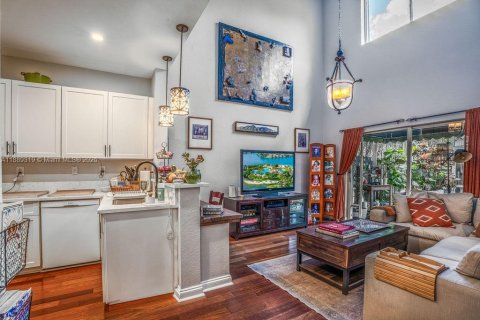 House in Doral, Florida 3 bedrooms, 213.95 sq.m. № 1944463 - photo 17