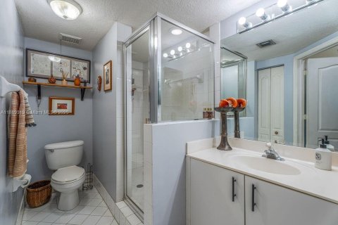 House in Doral, Florida 3 bedrooms, 213.95 sq.m. № 1944463 - photo 21