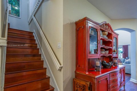 House in Doral, Florida 3 bedrooms, 213.95 sq.m. № 1944463 - photo 22