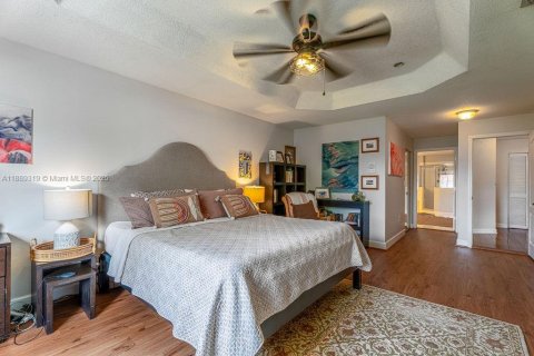 House in Doral, Florida 3 bedrooms, 213.95 sq.m. № 1944463 - photo 30