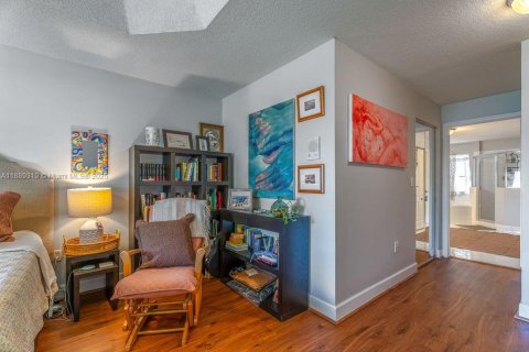 House in Doral, Florida 3 bedrooms, 213.95 sq.m. № 1944463 - photo 28