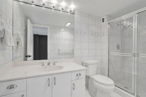 Condo in Lauderdale-by-the-Sea, Florida, 2 bedrooms № 2399760 - photo 25