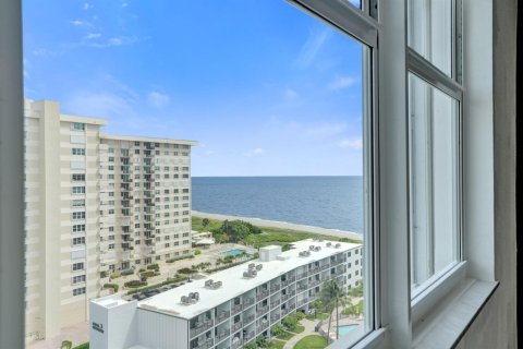 Condo in Lauderdale-by-the-Sea, Florida, 2 bedrooms № 2399760 - photo 20