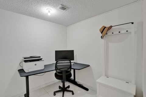 Condo in Lauderdale-by-the-Sea, Florida, 2 bedrooms № 2399760 - photo 27