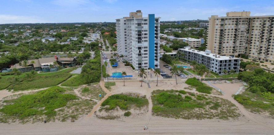 Condo in Lauderdale-by-the-Sea, Florida, 2 bedrooms № 2399760